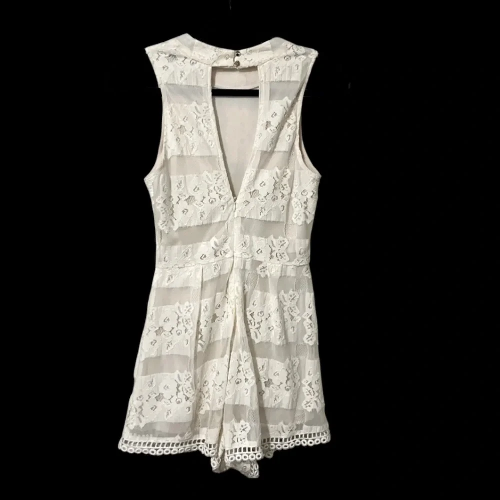 ASTR Anthropologie Woman’s Lace High Neck Mesh Cream Cutout Romper Jumpsuit Sz S